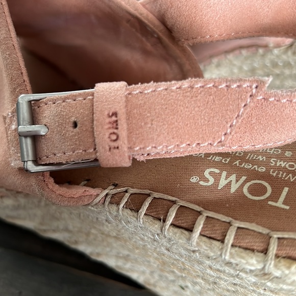 1 hour sale 🔥NWOT, Toms suede espadrille wedge sandals - Picture 7 of 11